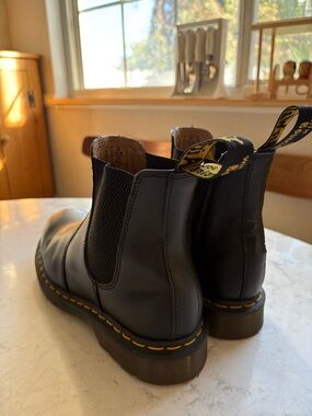 Dr. Martens Black Leather Chelsea Boots with Yellow Stitching Mens 9 women’s 10